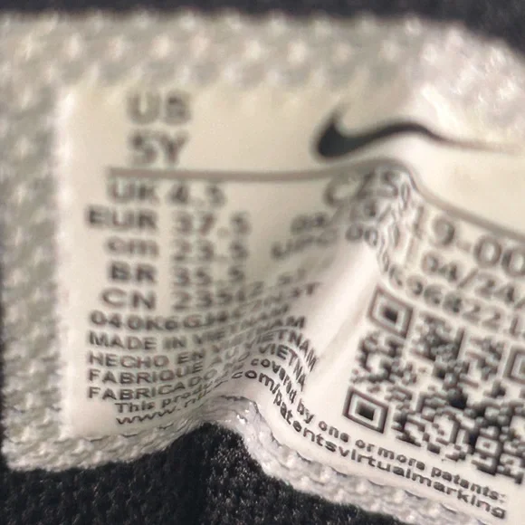 Nike Softball Cleats Gray/Black Athletic Shoes 5 yrs - Picture 3 of 6